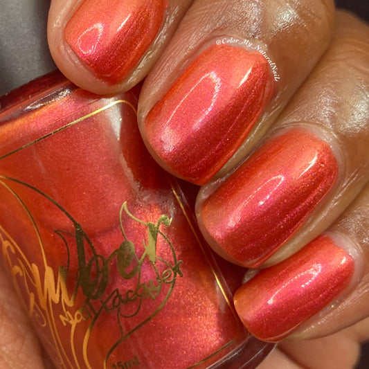 Flys Open coral pink gold duotone looks great even on short nails