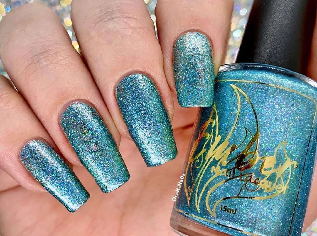 duochrome on longer nails really shows off full effect blue base with pink shimmer